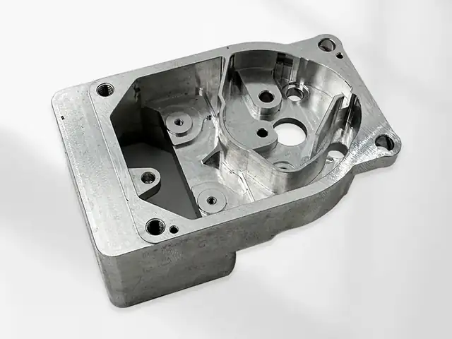 Aluminium housing &mdash; pocketed, tapped, machined on four faces